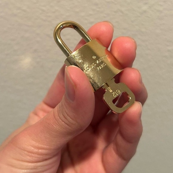 RARE #612 LV lock and key gold brass - Picture 9 of 11